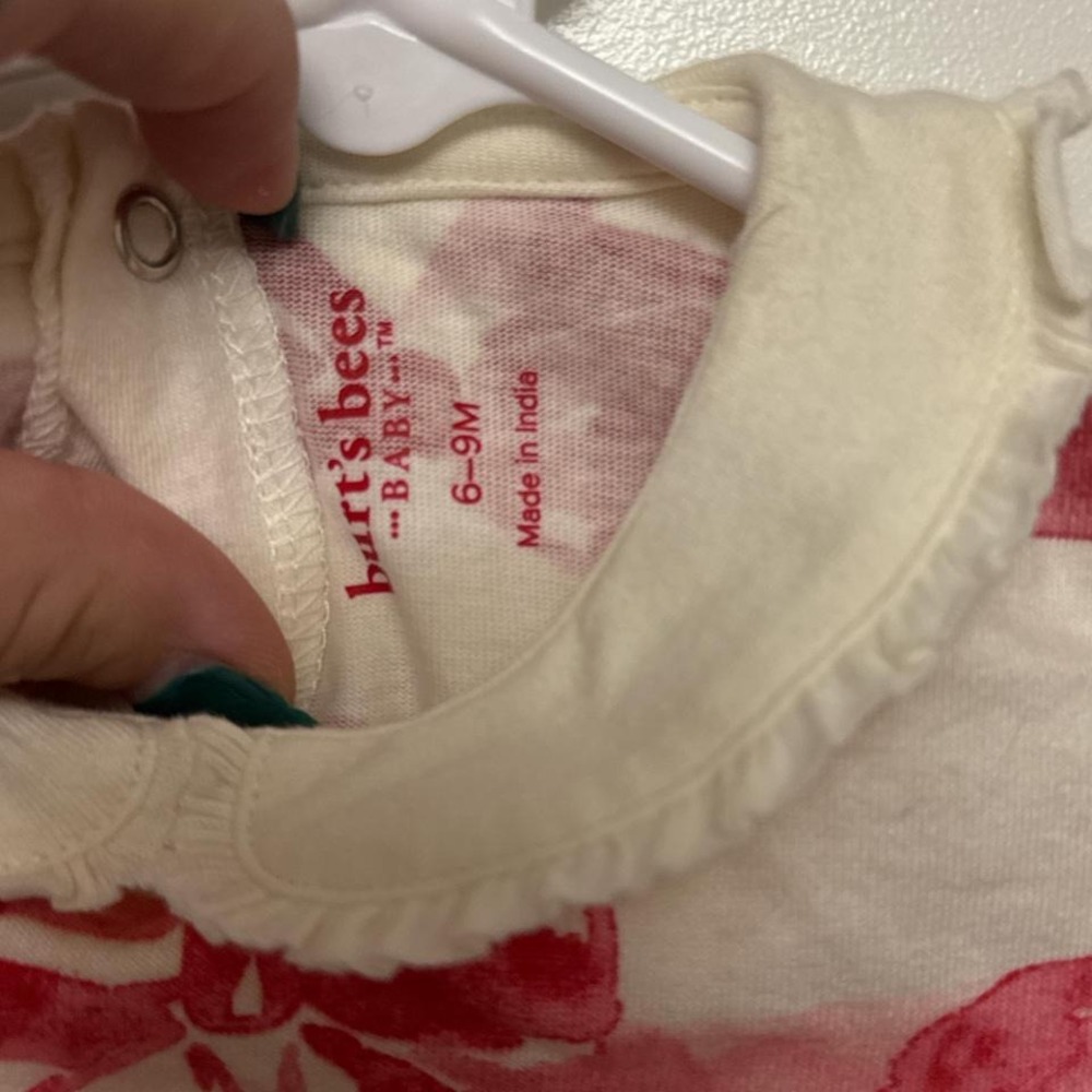 Burt's Bee baby girl outfit - Picture 3 of 4